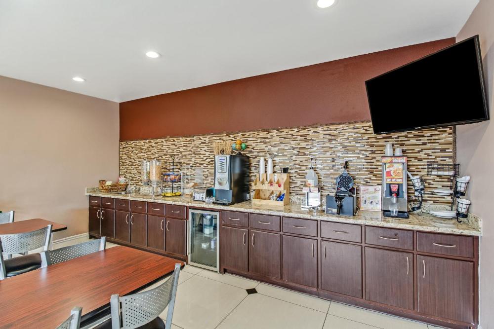 Americas Best Value Inn - FM 529